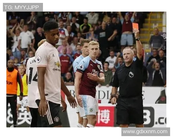 阿甘全美足球明星队的传奇旅程与不屈精神展现 阿甘全美足球明星队的传奇旅程与不屈精神展现